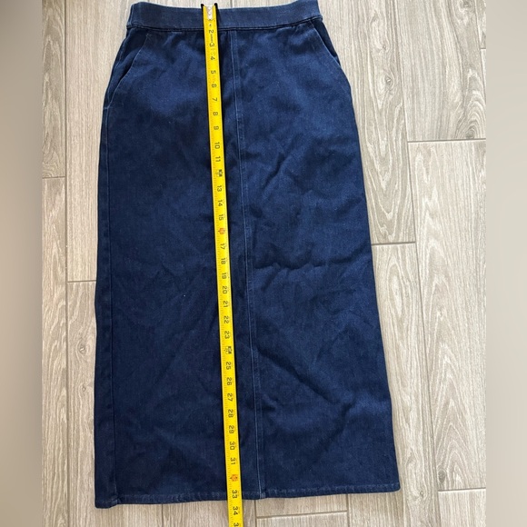 Uniqlo|Classic Midi Denim Skirt in dark wash,high waisted•XS & stretchy pull-on - Picture 15 of 15